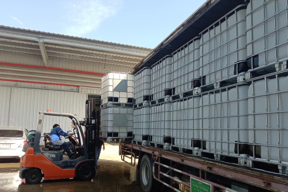 adblue, AUS32, AUS40, urea solution in IBC 1000 L for ship vessel