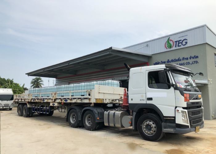 แอดบลู ขนาด 1000 ลิตร พร้อมส่งแบบ IBC เหมาะสำหรับ โรงงานประกอบรถยนต์ รถบรรทุก เรือเดินสมุทร โรงไฟฟ้า กำจัด Nitrogen oxide (NOx) ในระบบ Selective Catalytic System หรือ SCR